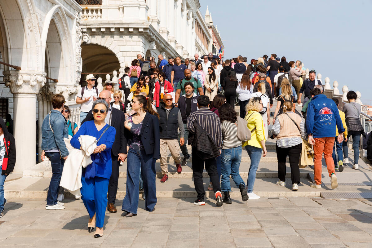 MARTIN PARR: SMALL WORLD - NEW REVISED EDITION